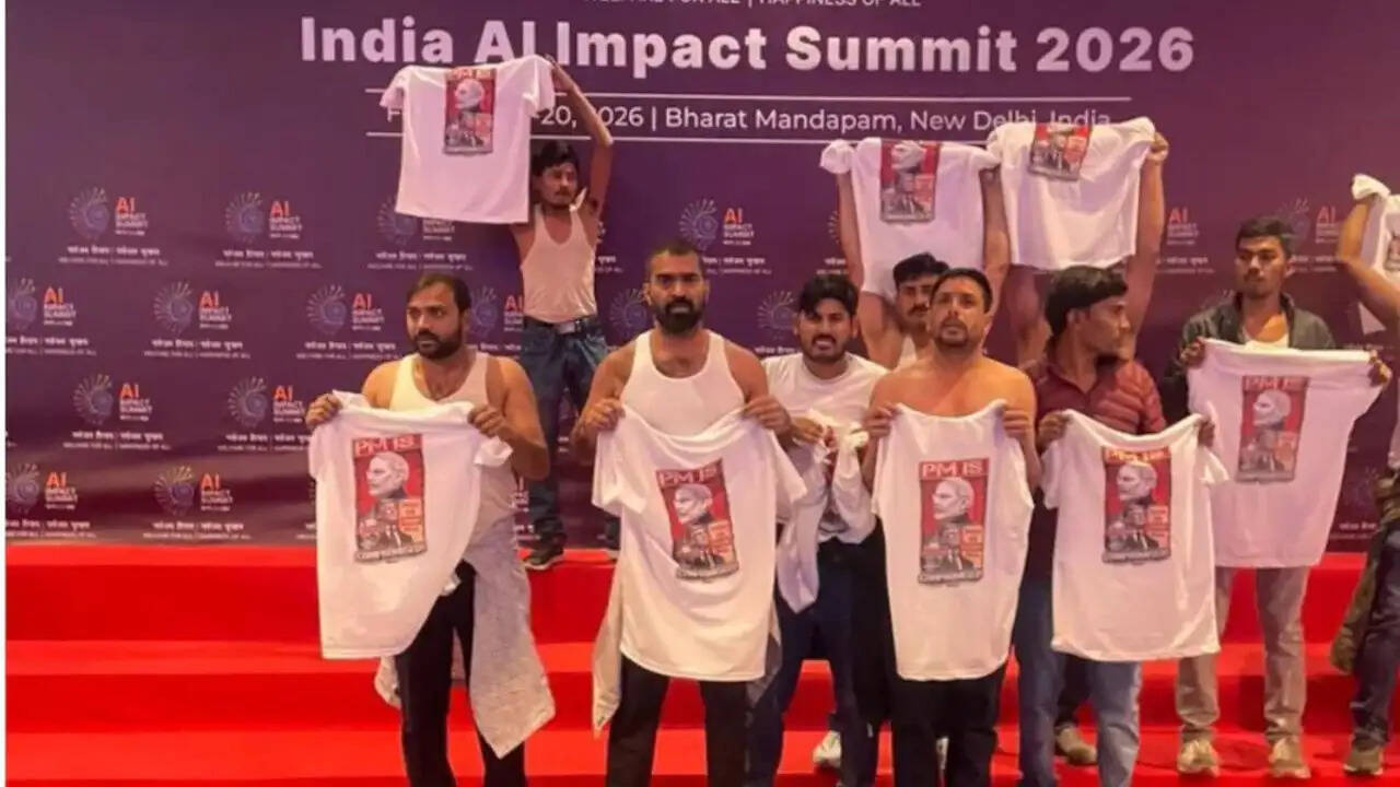 दिल्ली में विश्व एआई समिट के दौरान प्रदर्शन से मची अफरा-तफरी