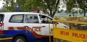 दिल्ली में पुलिस वाहन से युवक की मौत, जांच शुरू