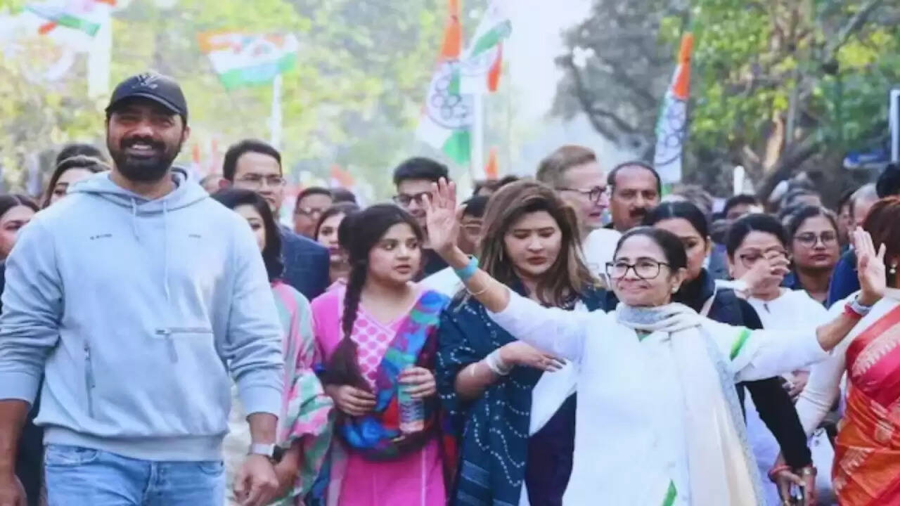 पश्चिम बंगाल में ममता बनर्जी का ED के खिलाफ विरोध: चुनावी माहौल में बढ़ता तनाव