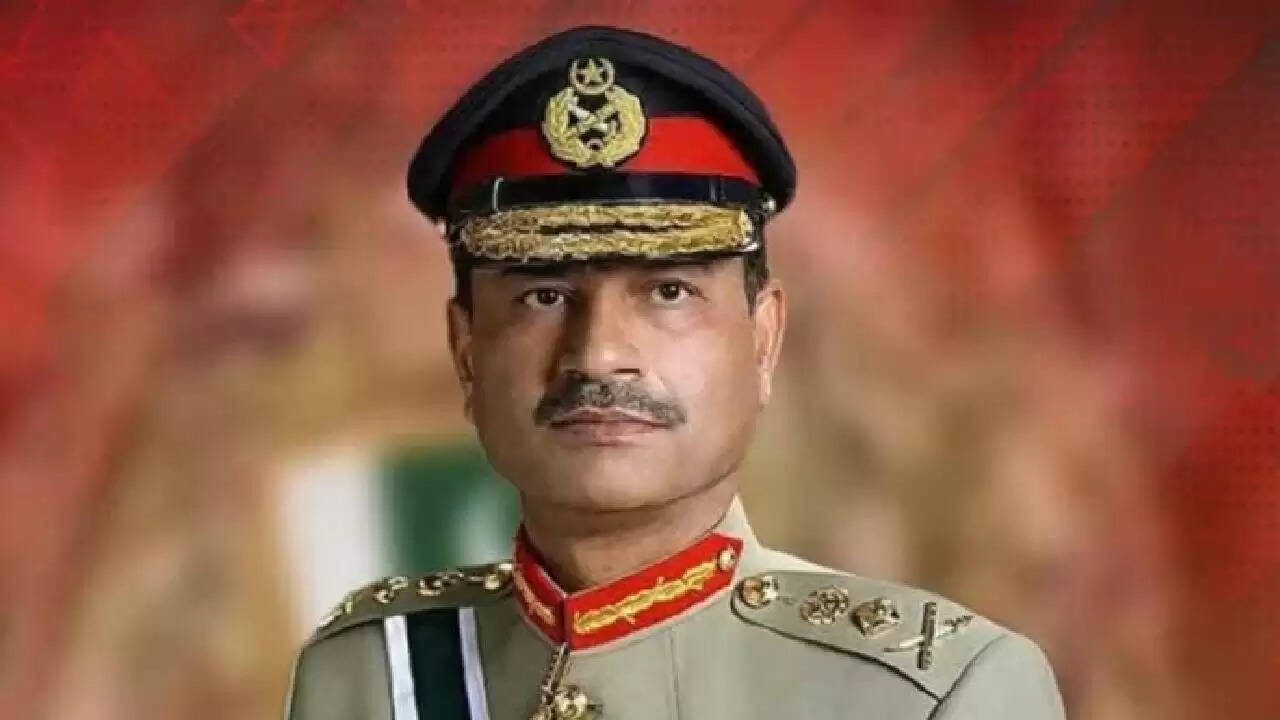 पाकिस्तान में सुरक्षा की चिंता: जनरल आसिम मुनीर की बुलेटप्रूफ वर्दी पर उठे सवाल