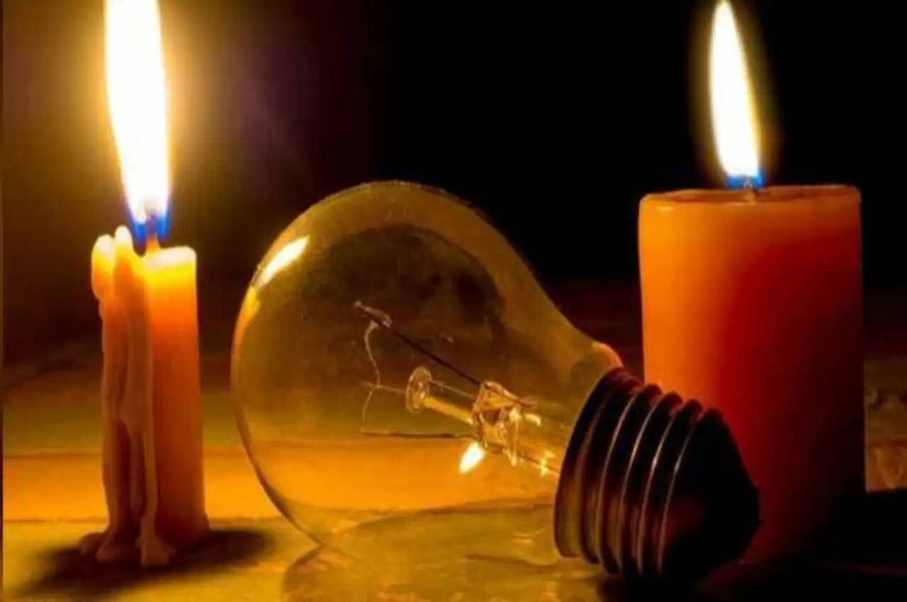 ग्रेटर नोएडा में रक्षाबंधन पर बिजली कटौती से छाया अंधेरा