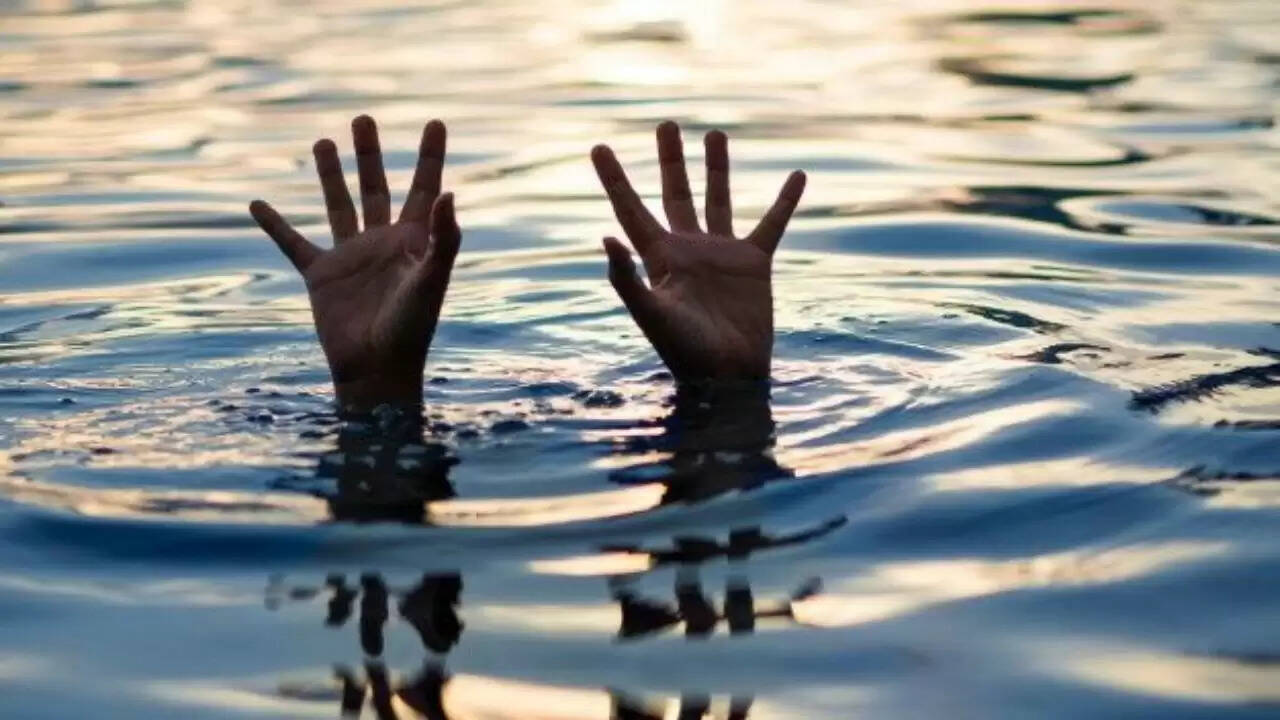 गुरुग्राम में मासूम बच्चे की नाले में गिरने से हुई मौत, प्रशासन पर उठे सवाल