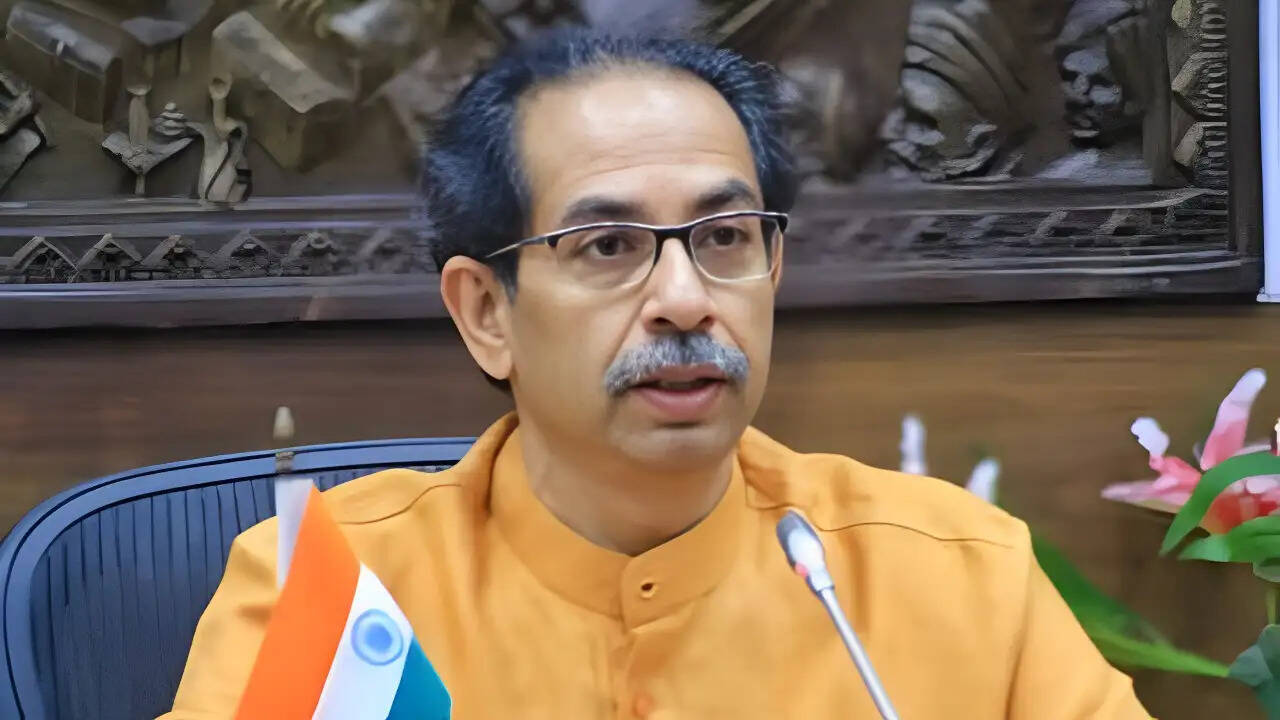 महाराष्ट्र की राजनीति में नया मोड़: उद्धव ठाकरे की शिवसेना के सांसदों ने बनाया अलग गुट