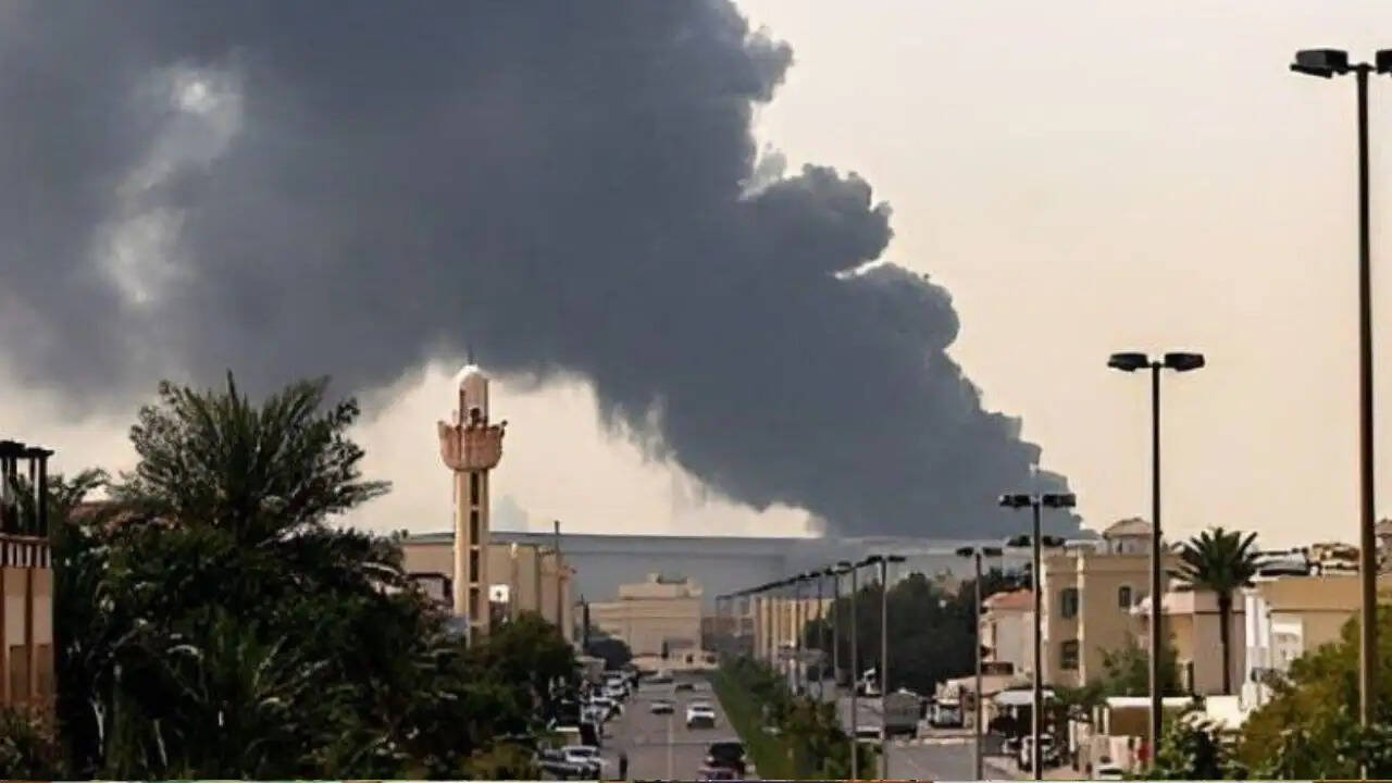 ईरान-अमेरिका तनाव से प्रभावित भारतीय निवेशक: यूएई में निवेश पर खतरा