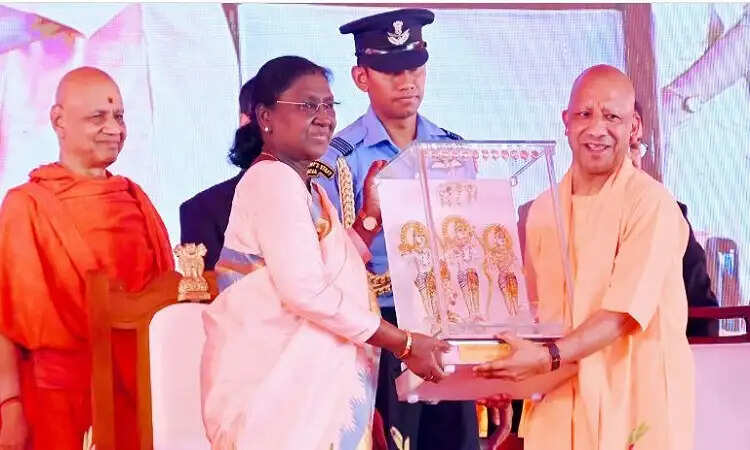 राष्ट्रपति द्रौपदी मुर्मु ने अयोध्या में श्रीराम यंत्र की प्रतिष्ठापना की