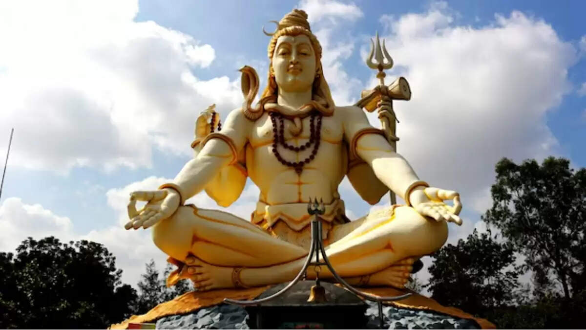 सावन 2025: भगवान शिव की पूजा के लिए घर में लाने योग्य 10 चीजें