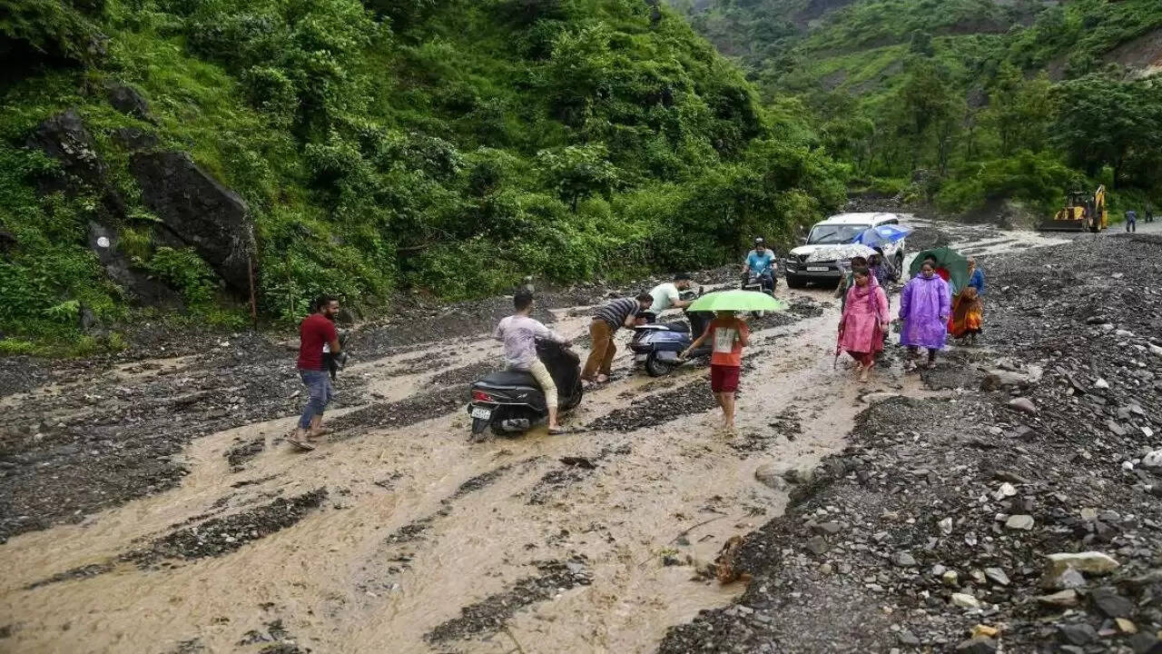 उत्तराखंड का मौसम: हल्की बारिश और धूप का खेल