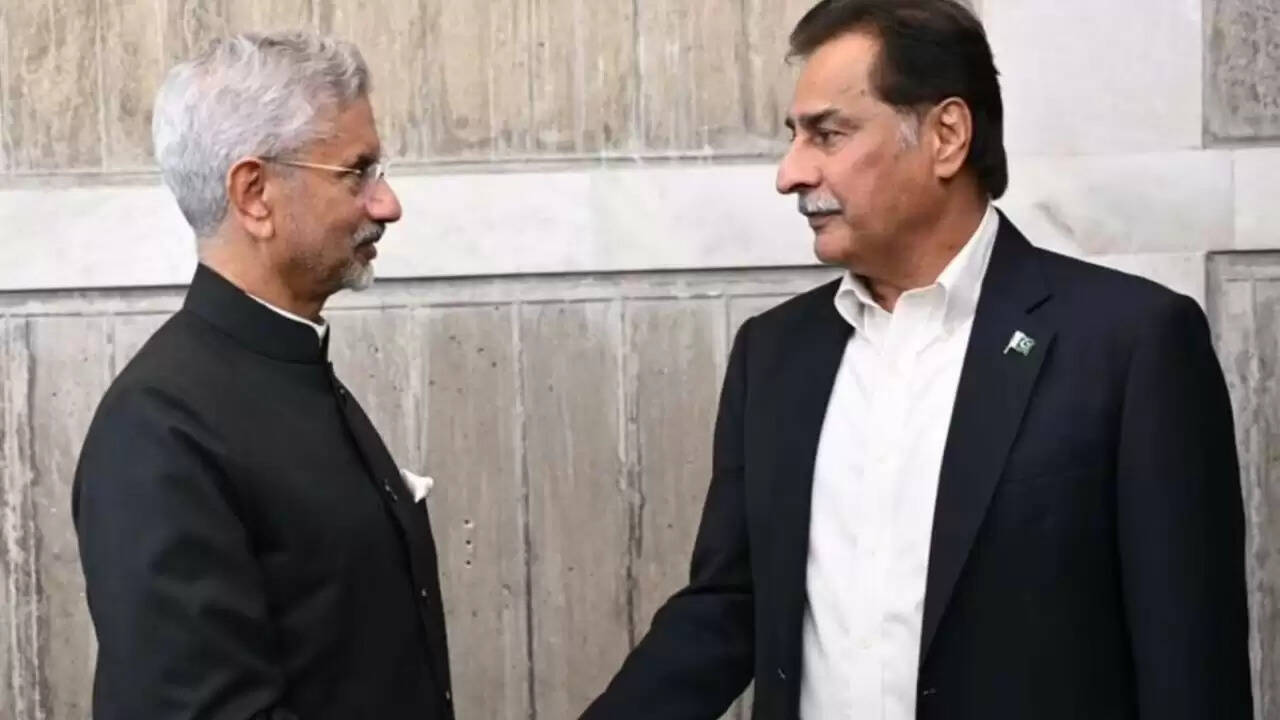 खालिदा जिया का अंतिम संस्कार: बांग्लादेश की पूर्व प्रधानमंत्री को दी गई श्रद्धांजलि