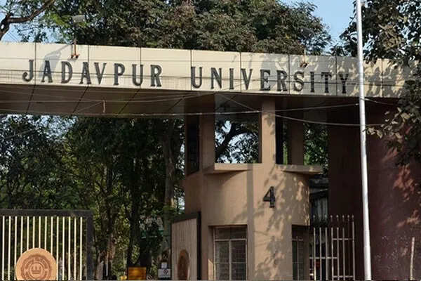 जादवपुर यूनिवर्सिटी की शताब्दी दास ने पश्चिम बंगाल में महिला सुरक्षा पर चिंता जताई