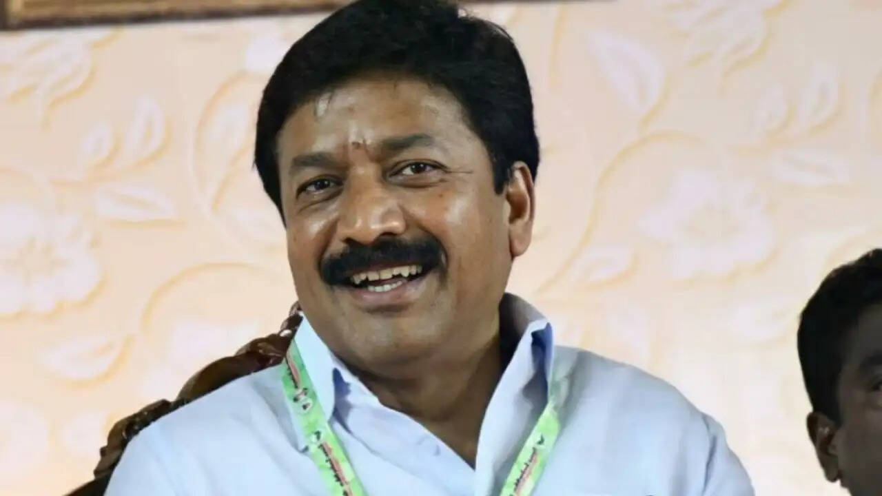 तमिलनाडु के नए मुख्यमंत्री विजय को मिला AIADMK का समर्थन, क्या होगी राजनीतिक स्थिरता?