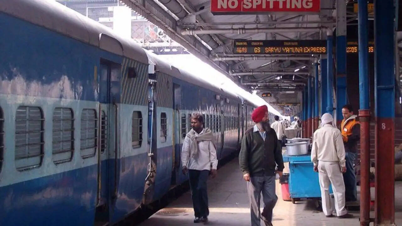 उत्तर रेलवे ने गर्मियों में यात्रियों के लिए अतिरिक्त एसी कोच जोड़े