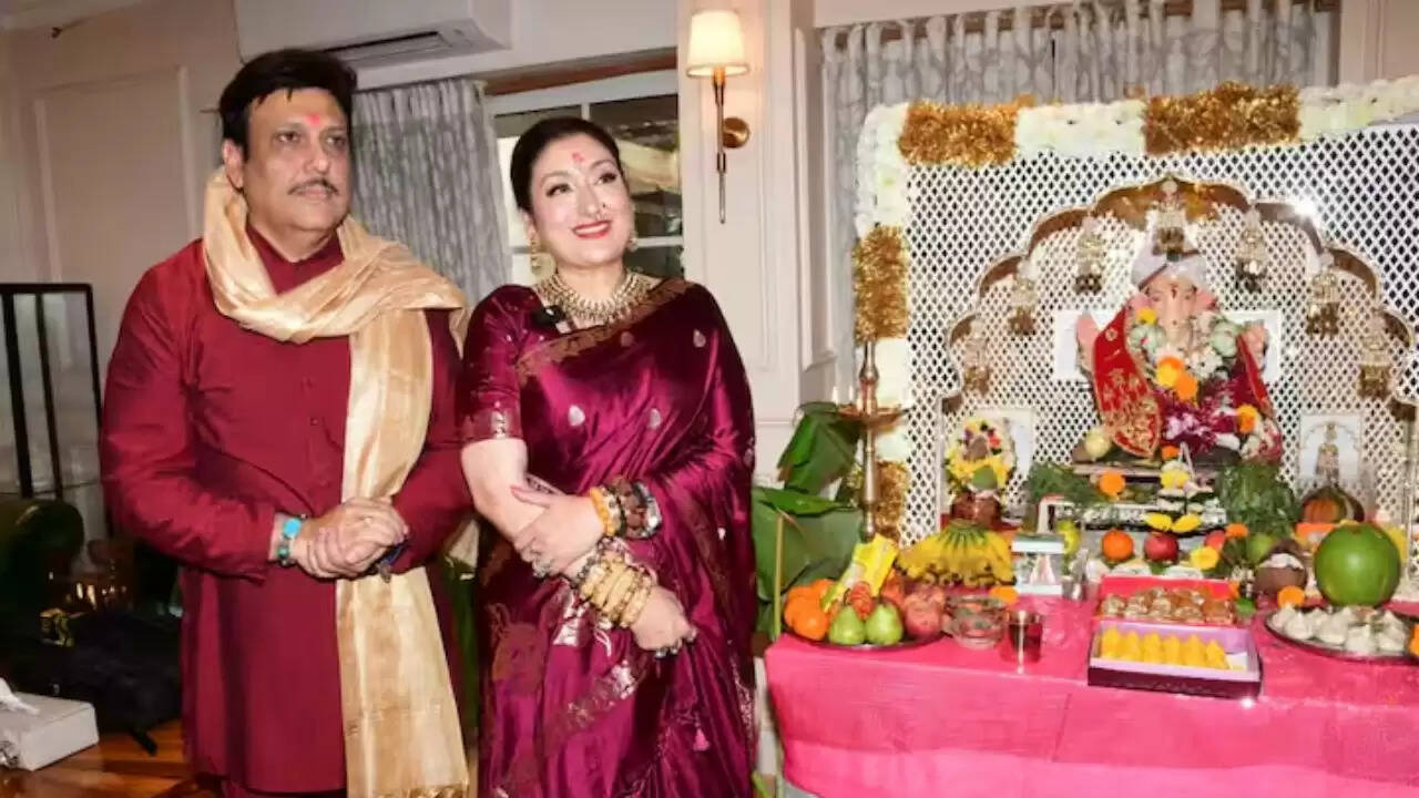 गोविंदा और सुनीता ने गणेश चतुर्थी पर साथ मनाया त्योहार, तलाक की अफवाहों को किया खारिज