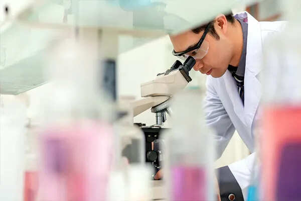 क्या इंसान 150 साल तक जी सकता है? वैज्ञानिकों का दावा