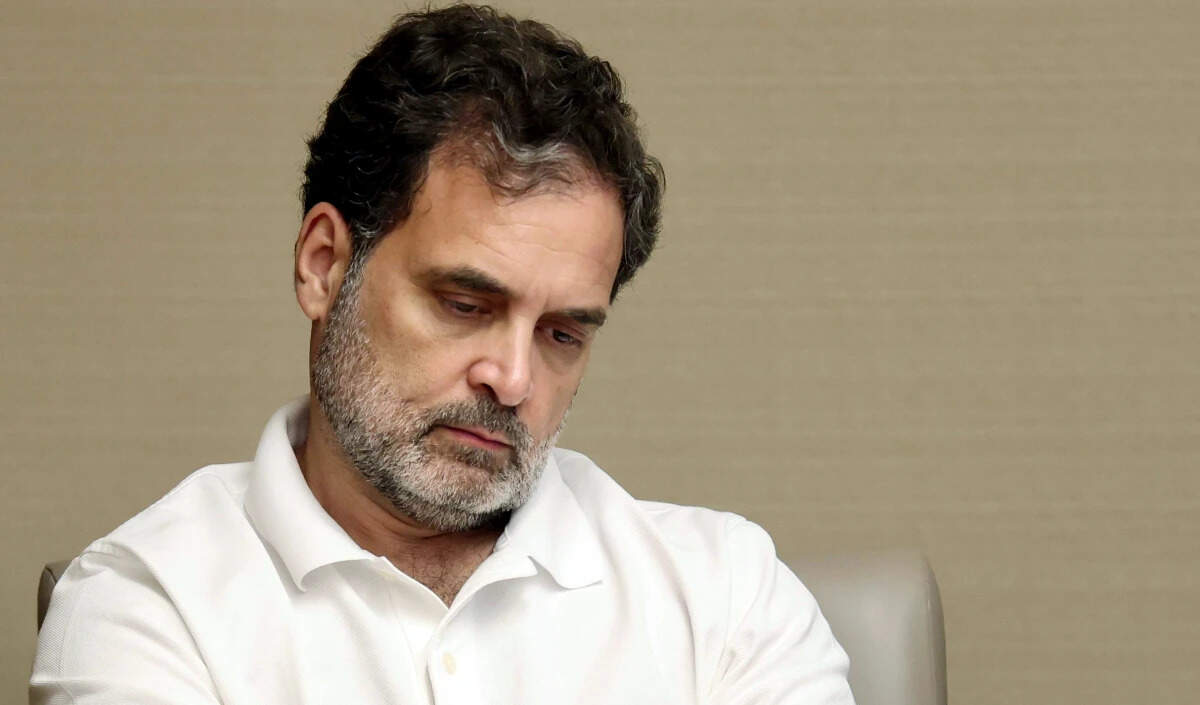 राहुल गांधी की विदेश यात्रा पर भाजपा ने उठाए सवाल, कांग्रेस ने दी सफाई
