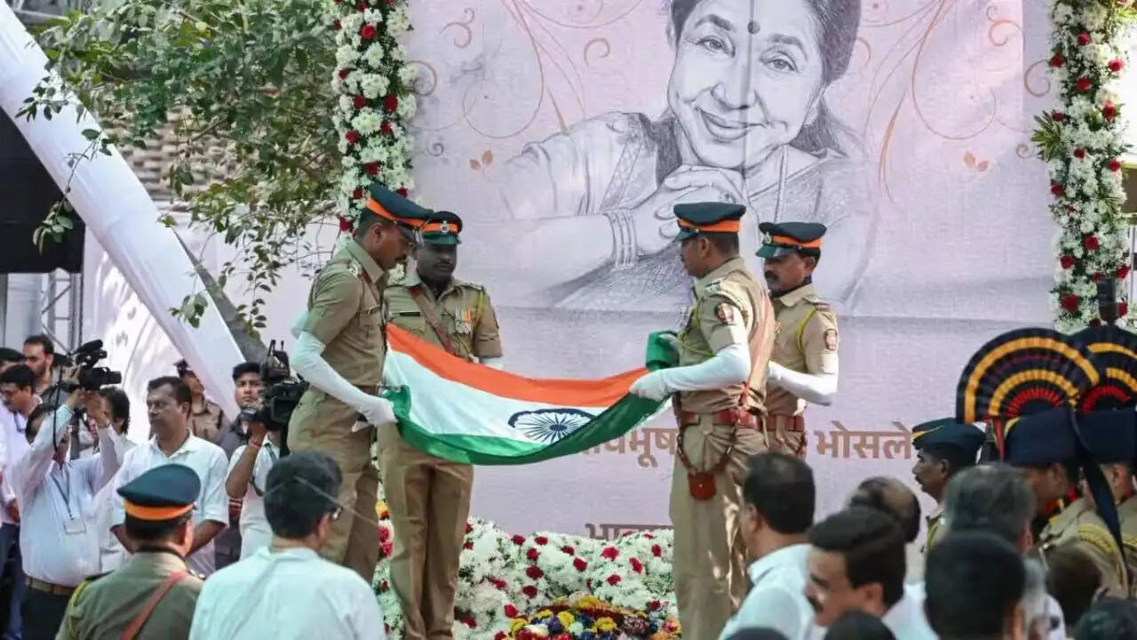 आशा भोसले के निधन पर पाकिस्तान में विवाद: जियोन्यूज को मिला नोटिस