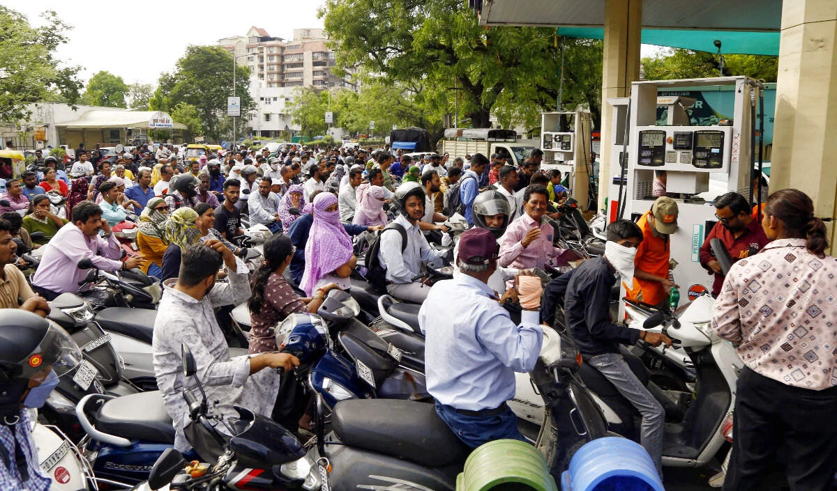 भारत में पेट्रोल और डीजल की कीमतों में वृद्धि: जानें कारण और प्रभाव