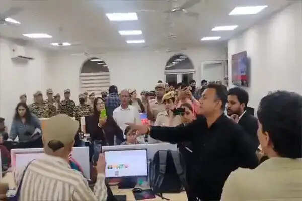 दिल्ली में UNI कार्यालय सील, मीडिया जगत में हलचल