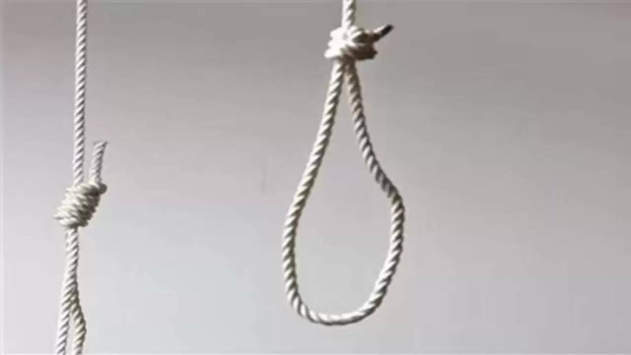 गुरुग्राम में 24 वर्षीय युवती का शव मिला: आत्महत्या की आशंका