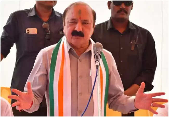 कांग्रेस सांसद ने महात्मा गांधी के सपनों को मिटाने की कोशिशों पर उठाया सवाल