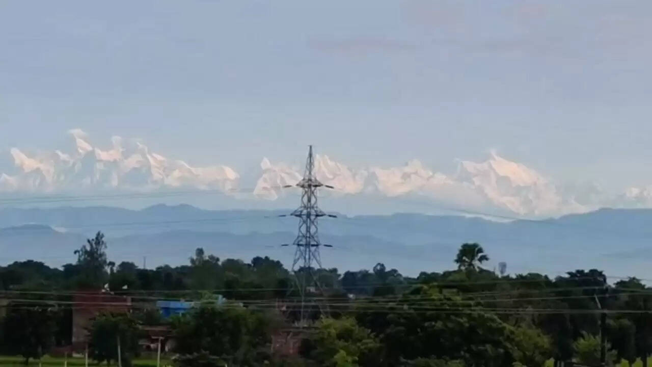 बिहार से माउंट एवरेस्ट का अद्भुत नजारा: जयनगर में बर्फीली चोटियों का दीदार