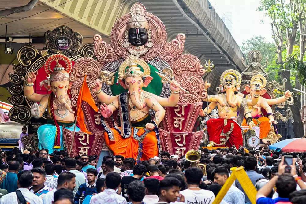 गणेश चतुर्थी पर बॉलीवुड सितारों की शुभकामनाएं