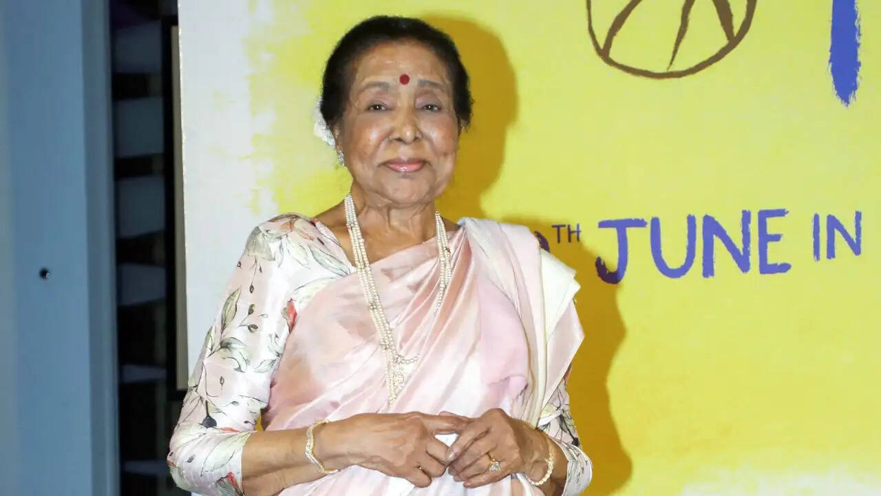 आशा भोसले की स्वास्थ्य स्थिति पर नई जानकारी, फैंस से की गई अपील