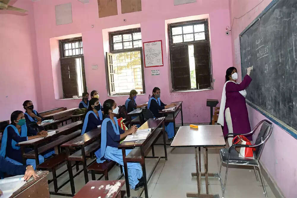 महासमुंद में सरकारी स्कूलों की परीक्षा में विवादित प्रश्नपत्र