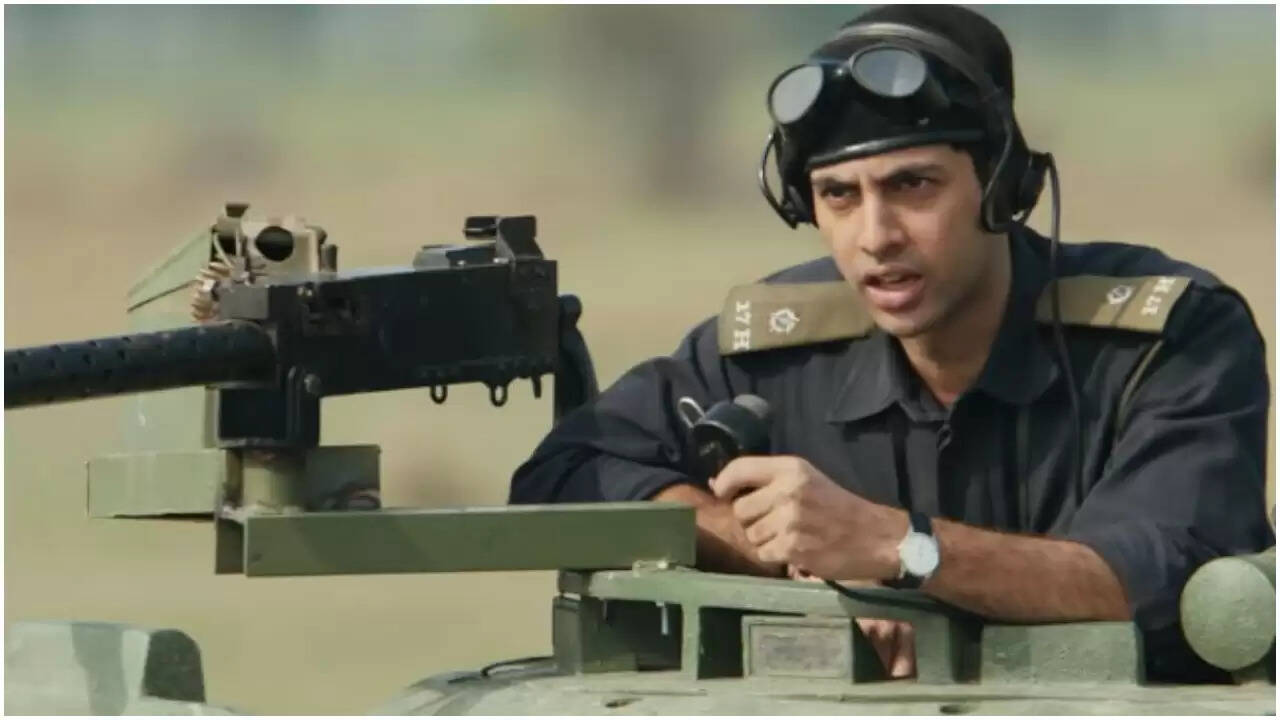 फिल्म इक्कीस की रिलीज: पहले दिन की सफलता और दूसरे दिन की गिरावट