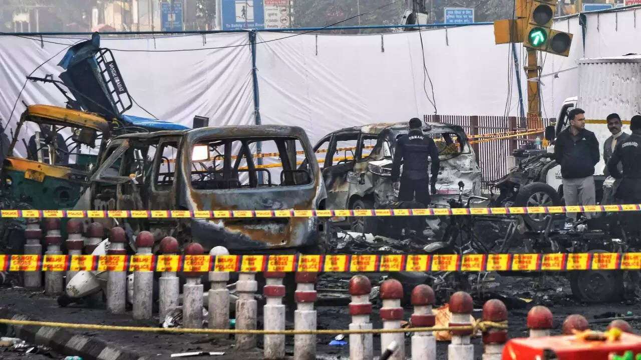 दिल्ली के लाल किले में धमाके की जांच: अंकारा से जुड़े आतंकियों का खुलासा