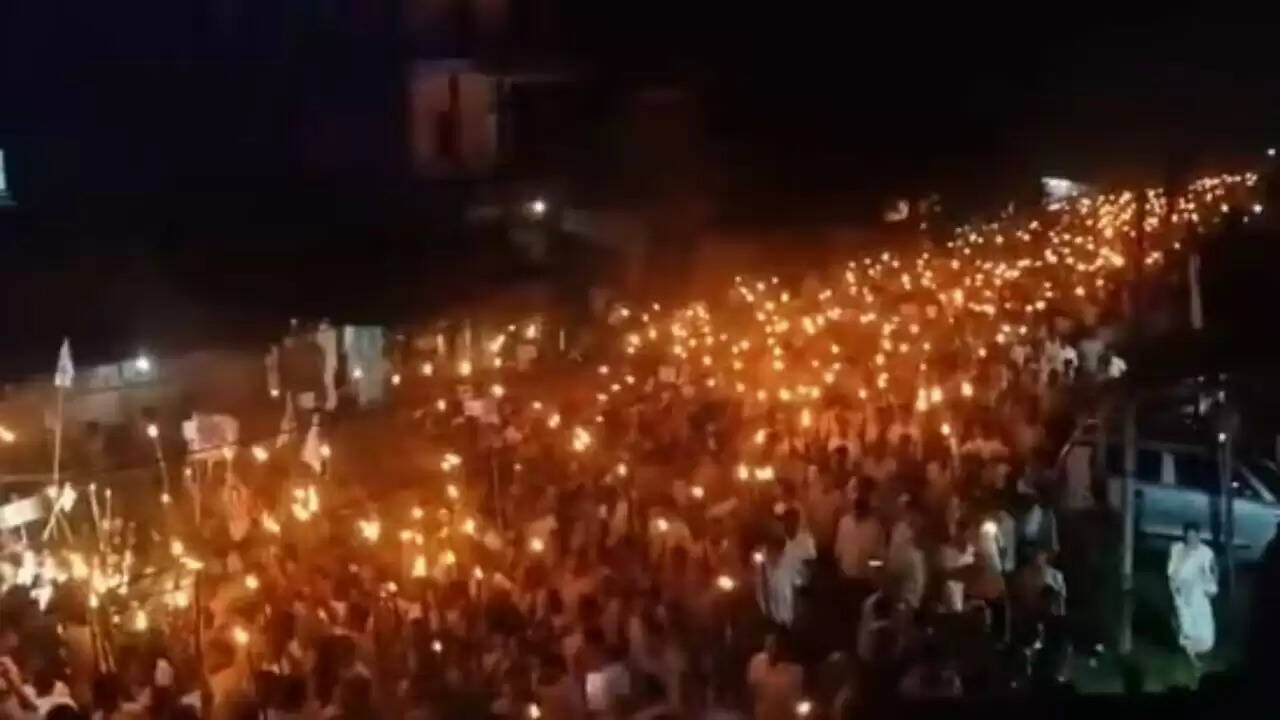 असम में कोच-राजबोंगशी समुदाय का प्रदर्शन: एसटी दर्जा की मांग में हिंसा