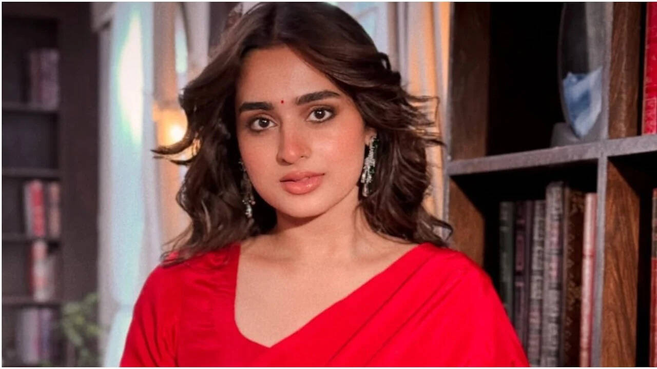 आयशा खान ने खोला दर्दनाक सच: ट्रोलिंग और धमकियों का सामना