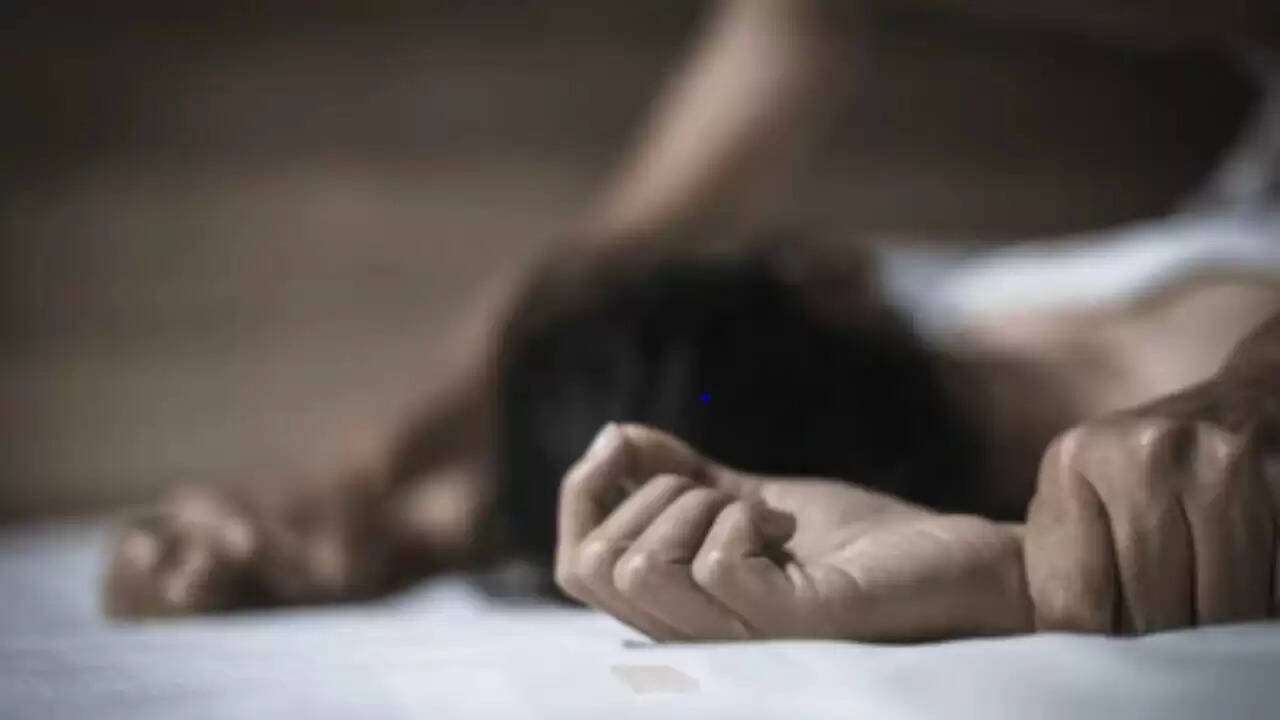 गाजियाबाद पुलिस अधिकारी पर युवती के साथ बलात्कार का आरोप