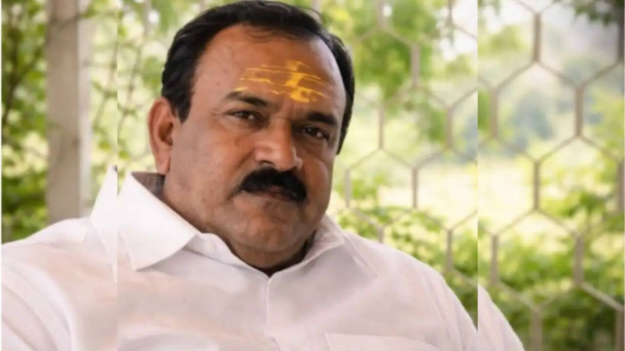 महिला ने ढोंगी बाबा के खिलाफ यौन हिंसा और ब्लैकमेलिंग की शिकायत दर्ज कराई