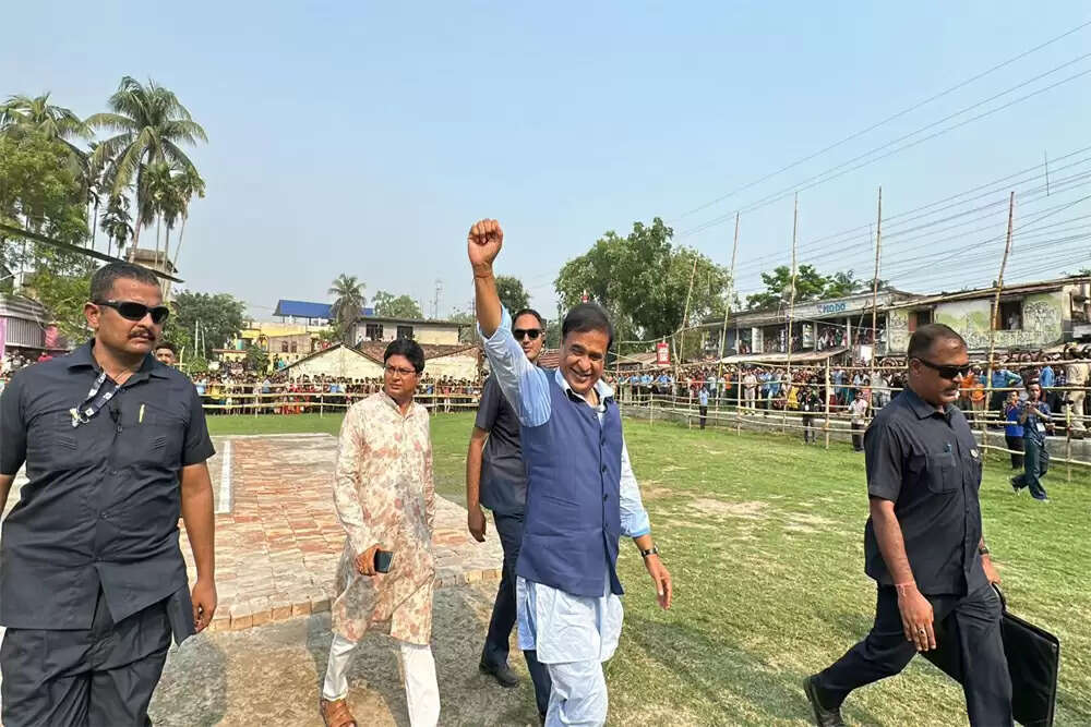 असम में हथियार वितरण योजना पर उठे सवाल, सरकार की मुश्किलें बढ़ीं