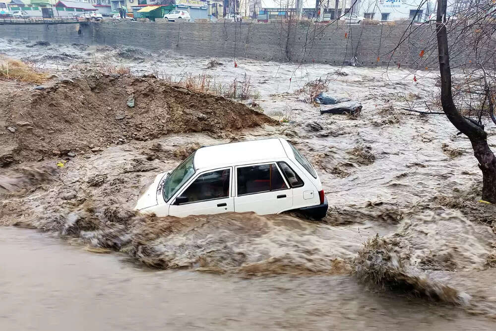 हिमाचल प्रदेश में बारिश से भारी तबाही, 44 लोगों की मौत