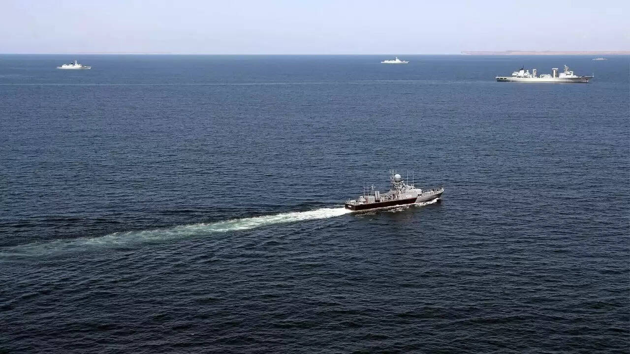 अमेरिका-ईरान तनाव: क्या फारस की खाड़ी में वैश्विक व्यापार पर पड़ेगा असर?