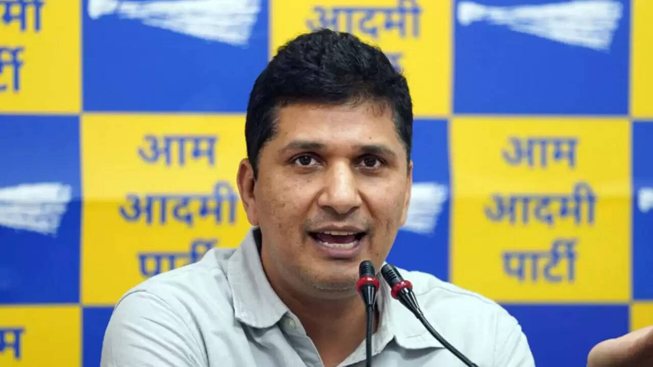 दिल्ली में प्रदूषण के खिलाफ आम आदमी पार्टी का जोरदार प्रदर्शन, सौरभ भारद्वाज ने उठाए गंभीर सवाल