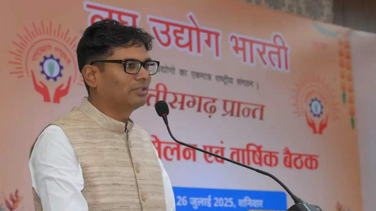 छत्तीसगढ़ में उद्यमी सम्मेलन: वित्त मंत्री ने भारत को वैश्विक मैन्युफैक्चरिंग हब बनाने की बात की