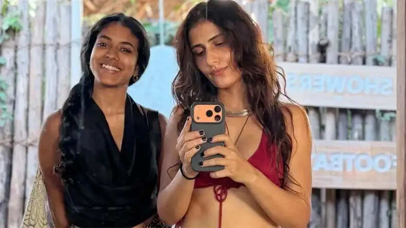 फातिमा सना शेख का समंदर किनारे बिकिनी लुक, फैंस ने किया प्यार