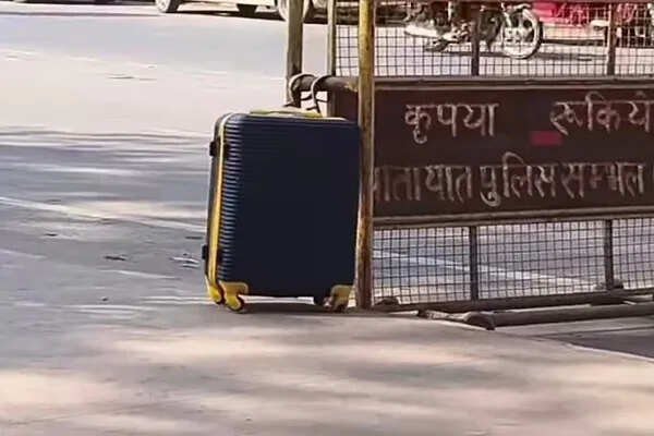 अयोध्या में लावारिस बैग मिलने से मची अफरा-तफरी, बम डिस्पोजल टीम ने किया जांच