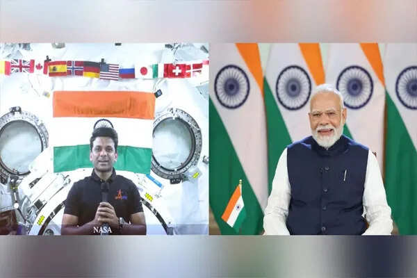 प्रधानमंत्री मोदी की शुभांशु शुक्ला से अंतरिक्ष में बातचीत