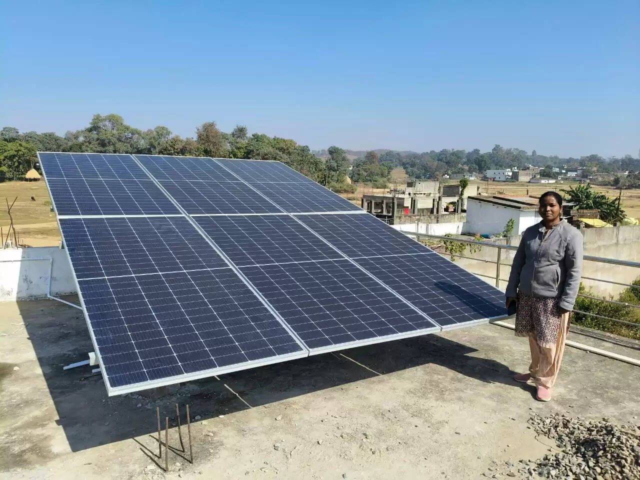 बलरामपुर&nbsp;:&nbsp;सौर ऊर्जा से रोशन हुआ झींगों का घर, बिजली बिल में राहत और पर्यावरण को लाभ