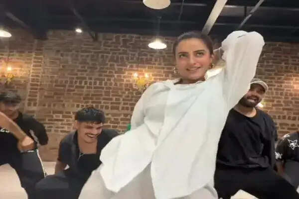 अक्षरा सिंह का नया गाना 'चुम्मा लेला राजा जी' सोशल मीडिया पर छाया