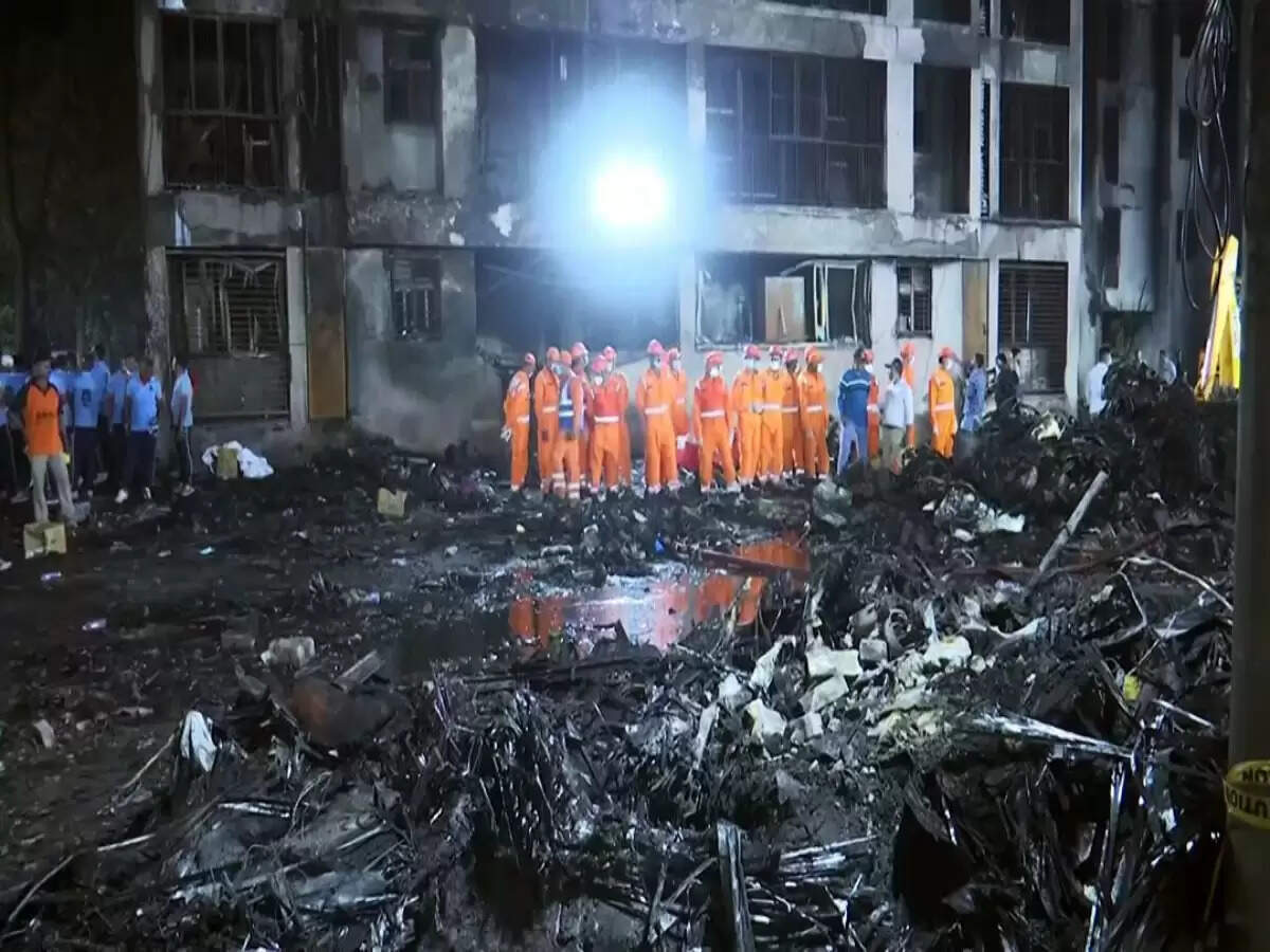 अहमदाबाद में एयर इंडिया की फ्लाइट दुर्घटना: एकमात्र जीवित यात्री का इलाज जारी