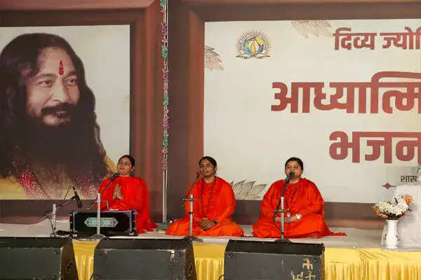साप्ताहिक सत्संग में साध्वी मेधावी भारती ने ध्यान की शक्ति पर प्रकाश डाला