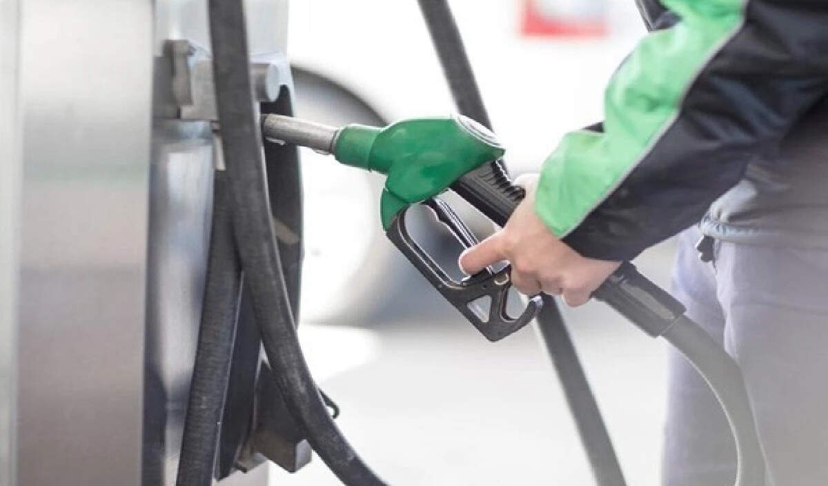 पाकिस्तान में तेल कीमतों में वृद्धि से आर्थिक दबाव बढ़ा