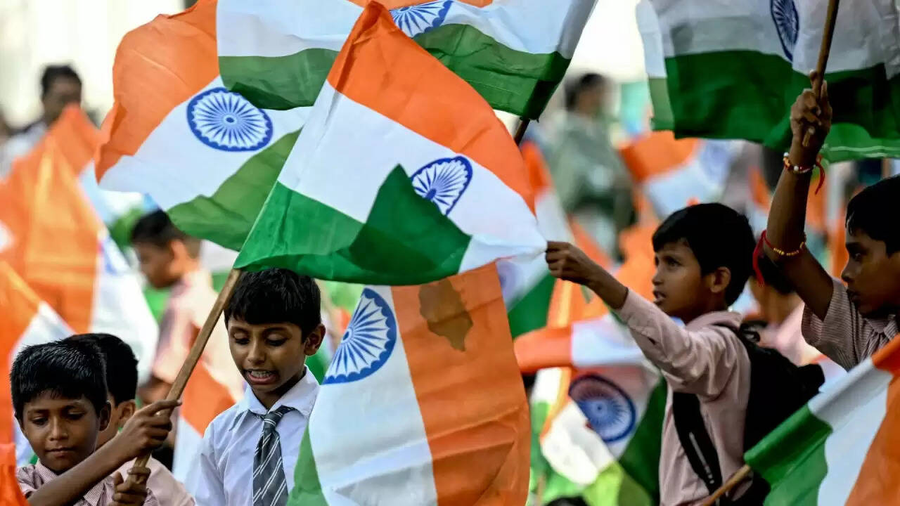 क्या है 'वंदे मातरम' का असली अर्थ? जानें इस राष्ट्रीय गीत की कहानी