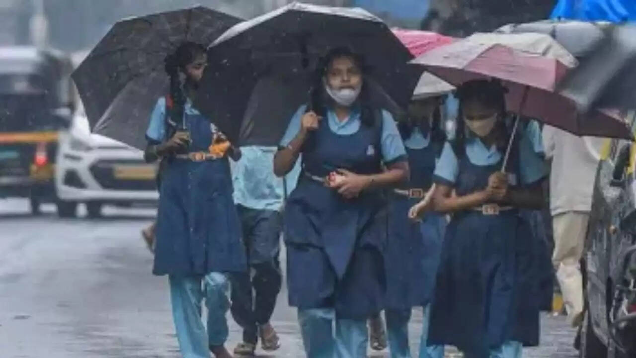 हिमाचल प्रदेश में बारिश से स्कूलों की छुट्टी, जनजीवन प्रभावित