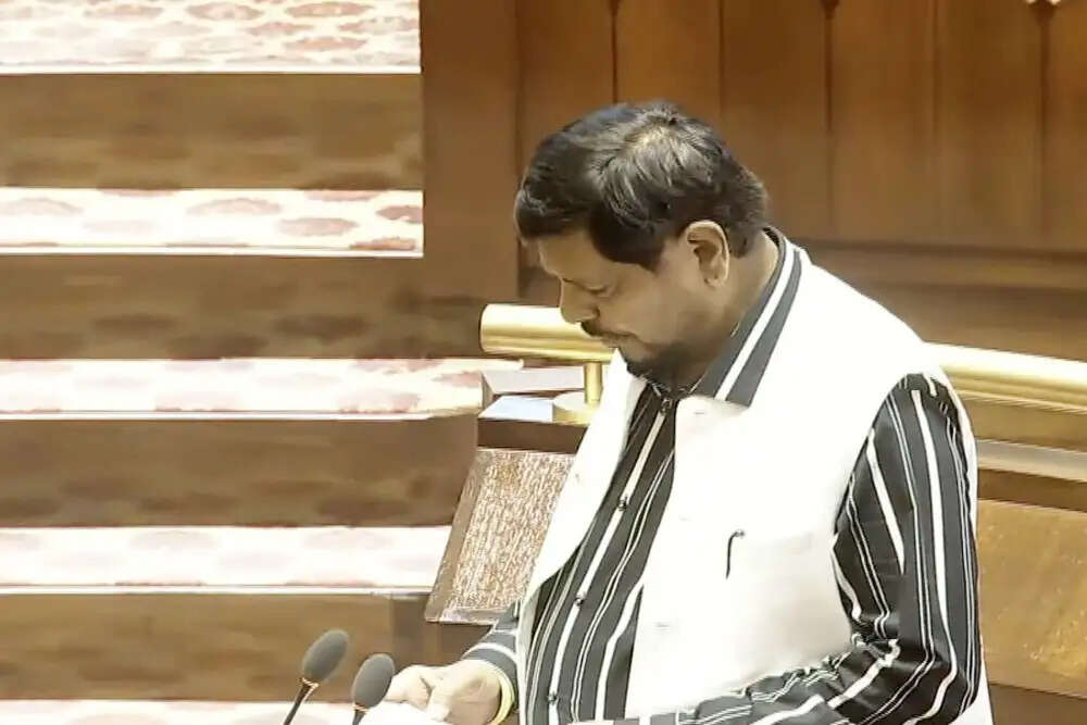 राज्यसभा में नए सांसदों ने ली शपथ, विविधता का प्रदर्शन