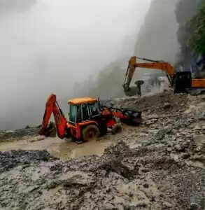 उत्तराखंड में बारिश से यातायात प्रभावित, प्रशासन ने उठाए कदम